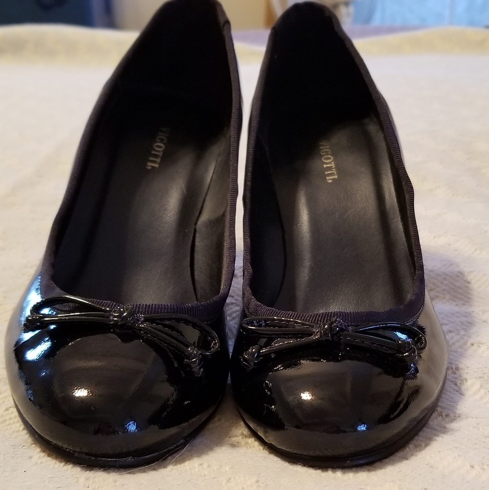 Vigotti Heels, Navy, Size 9M